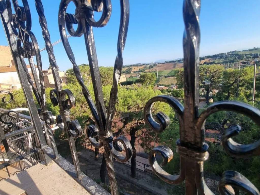 Villa a Civitanova marche in Viale Della Repubblica S.N.C. - Foto 3