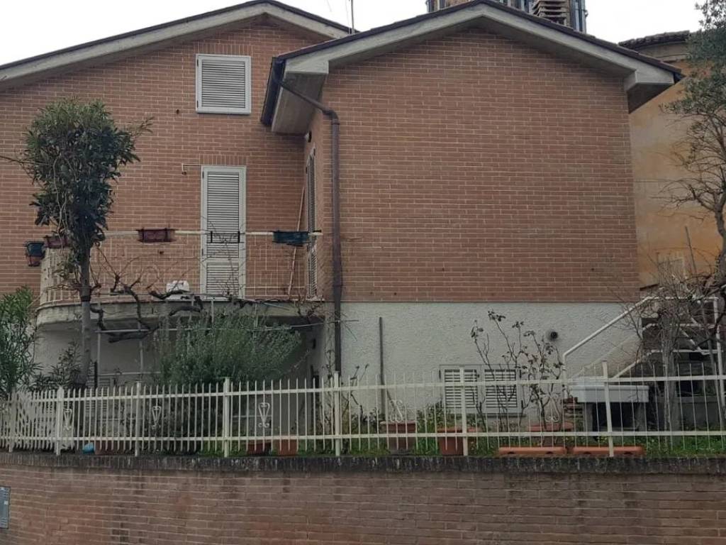 Villa a Cessapalombo in Via Giuseppe Garibaldi No Number - Foto 5