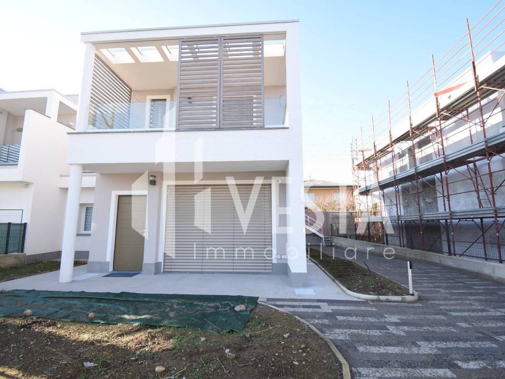 Villa a Lomagna in Via Guglielmo Marconi - Foto 2