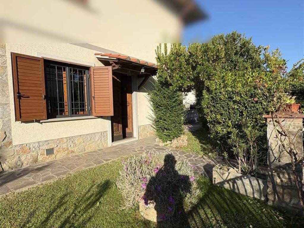 Appartamento a Terranuova bracciolini in Via Brunetto Bucciarelli Ducci - Foto 2