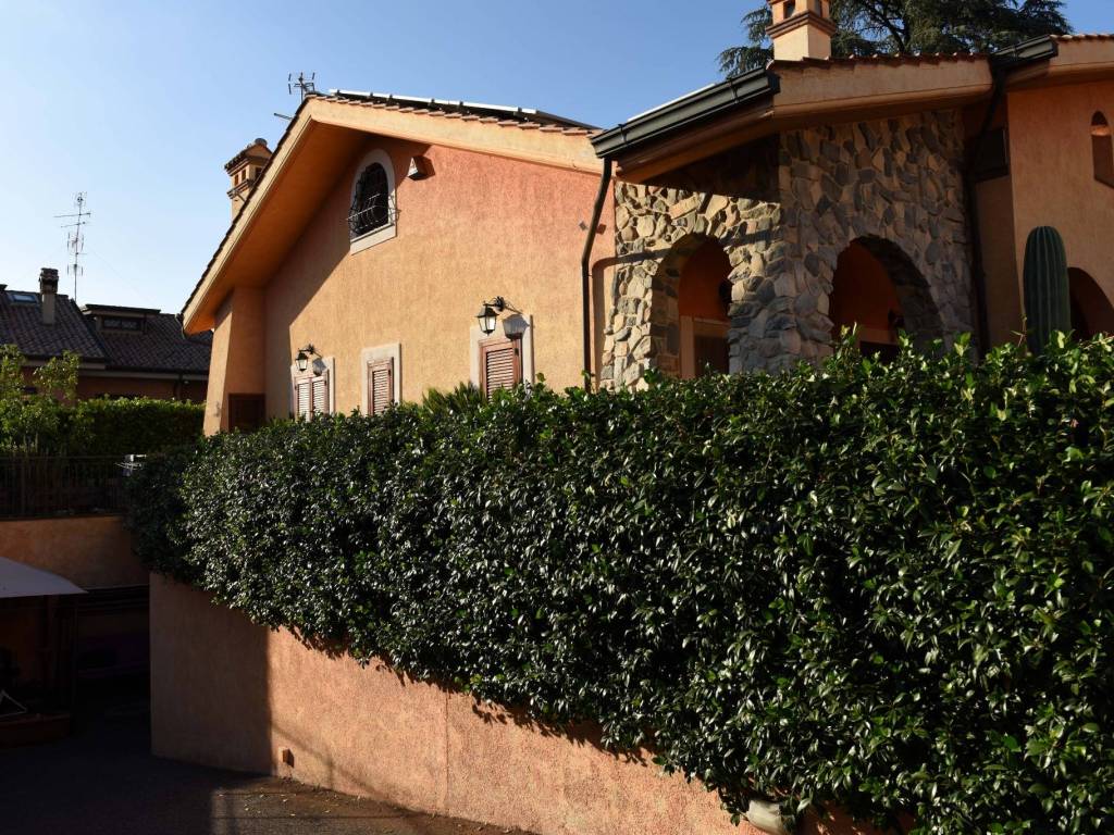 Villa a Monte compatri in Via Casilina, 1038 - Foto 2