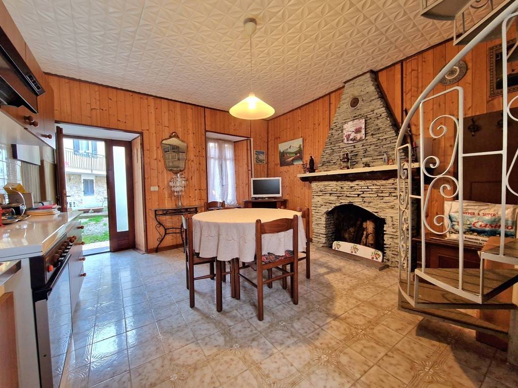 Casa indipendente a Omegna in Via Zanella, 20 - Foto 2