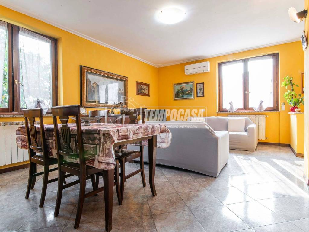 Villa a Gorla maggiore in Via G. Oberdan 21 - Foto 2
