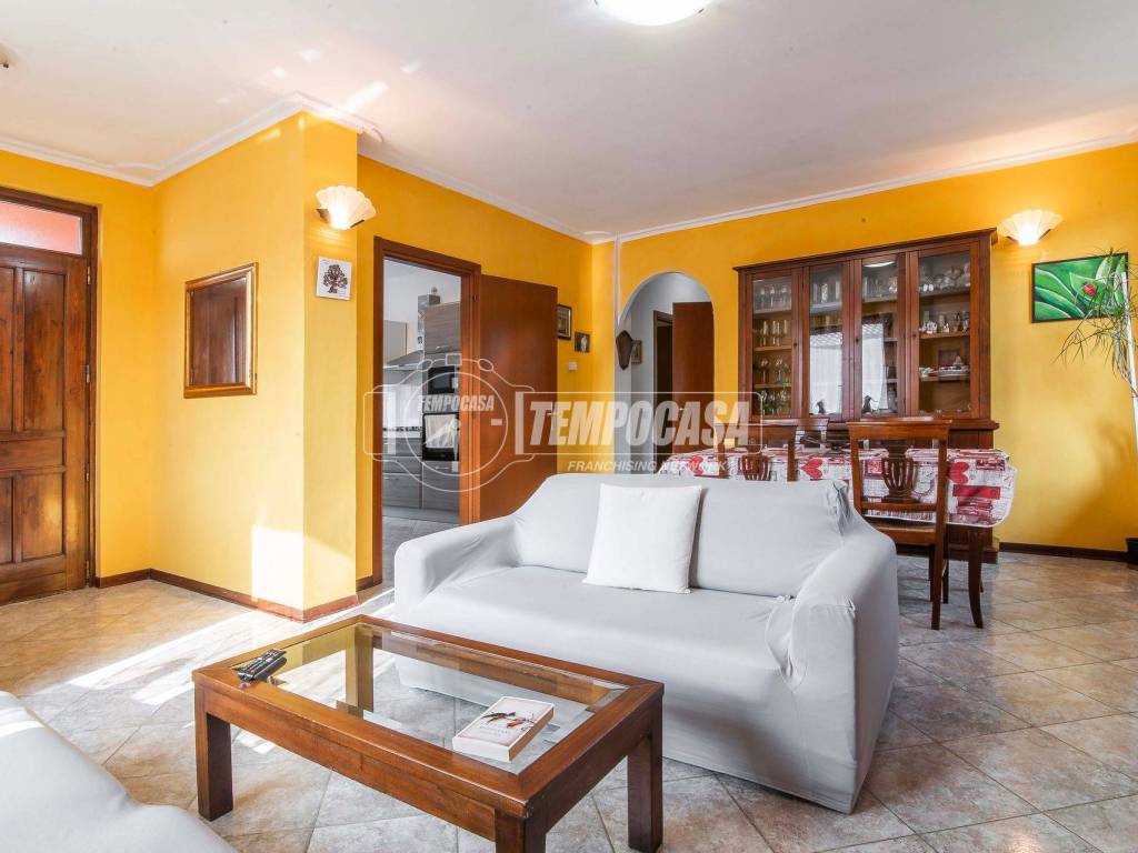 Villa a Gorla maggiore in Via G. Oberdan 21 - Foto 4