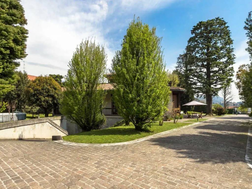 Villa a Airuno in Via Postale Vecchia - Foto 3