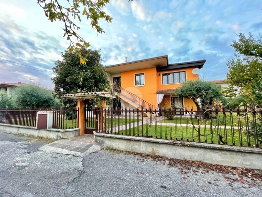 Villa a Puegnago sul garda in Via Bondinelli, 18 - Foto 2