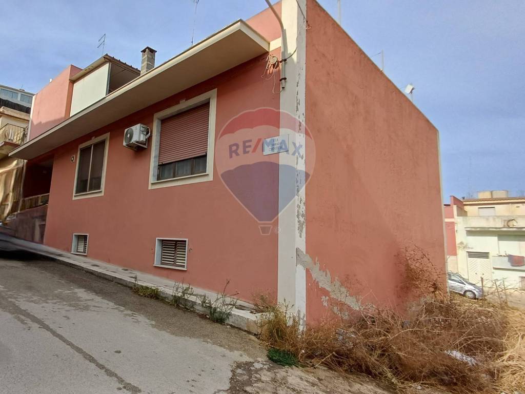 Casa indipendente a Pachino in Via Chindemi C., 66 - Foto 2
