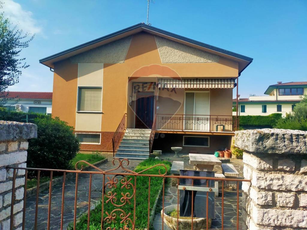 Villa a Sirmione in VIA XXIV MAGGIO, 9 - Foto 2