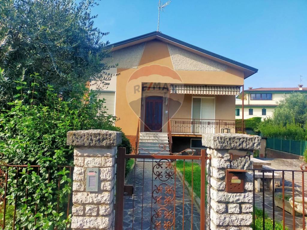 Villa a Sirmione in VIA XXIV MAGGIO, 9 - Foto 3