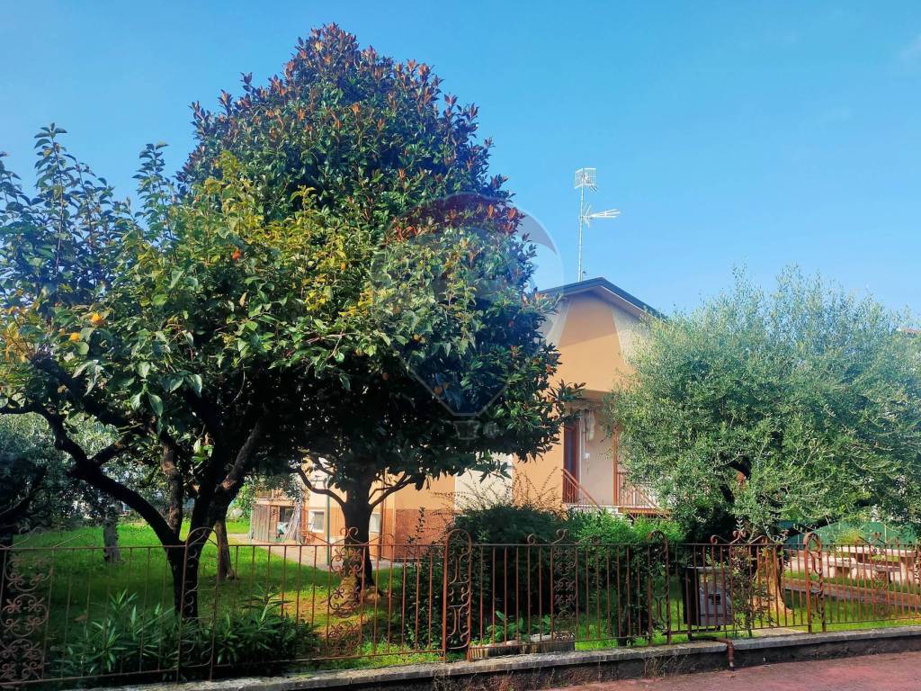 Villa a Sirmione in VIA XXIV MAGGIO, 9 - Foto 4