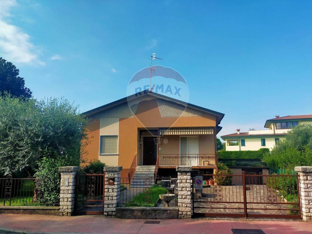 Villa a Sirmione in VIA XXIV MAGGIO, 9 - Foto 5