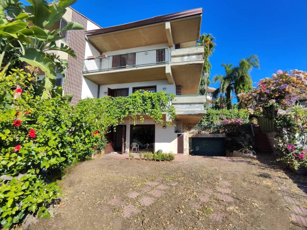 Villa a Aci castello in Via Vampolieri - Foto 3