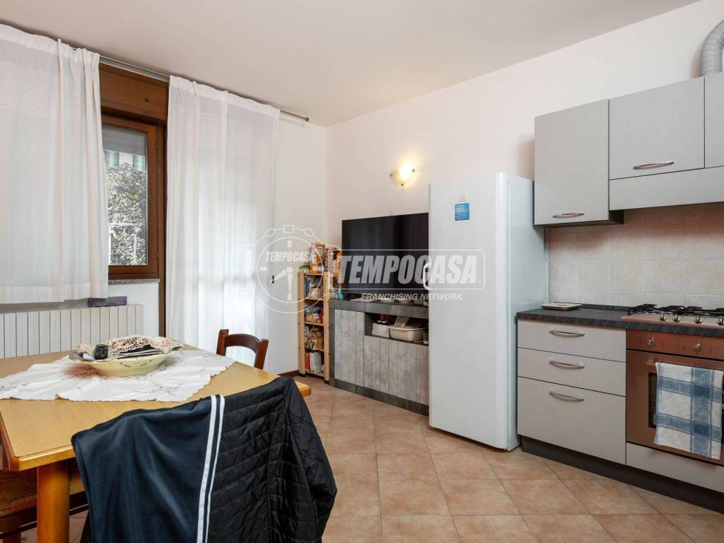 Appartamento a Reggio emilia in Via Paolo Emilio Besenzi 12 - Foto 2