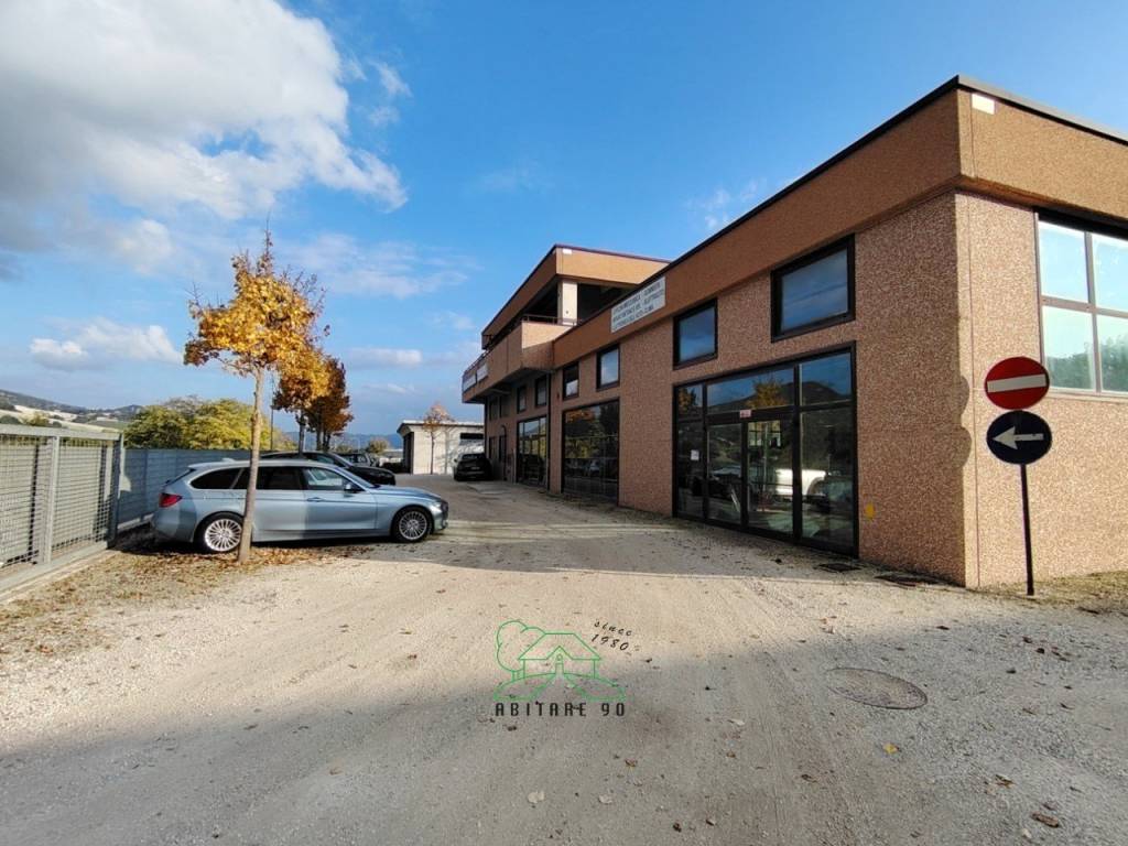 Immobile a Urbino in VIA DEL LAVORO, 16 - Foto 2