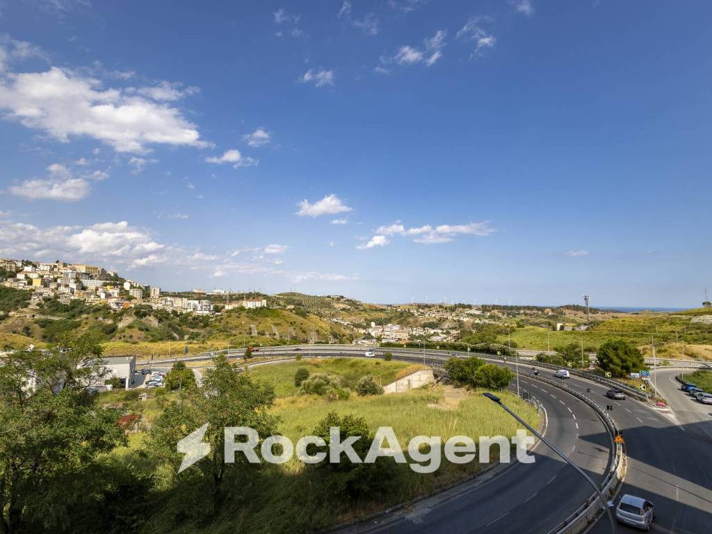 Appartamento a Catanzaro in Viale Vincenzo de Filippis, 320 - Foto 2