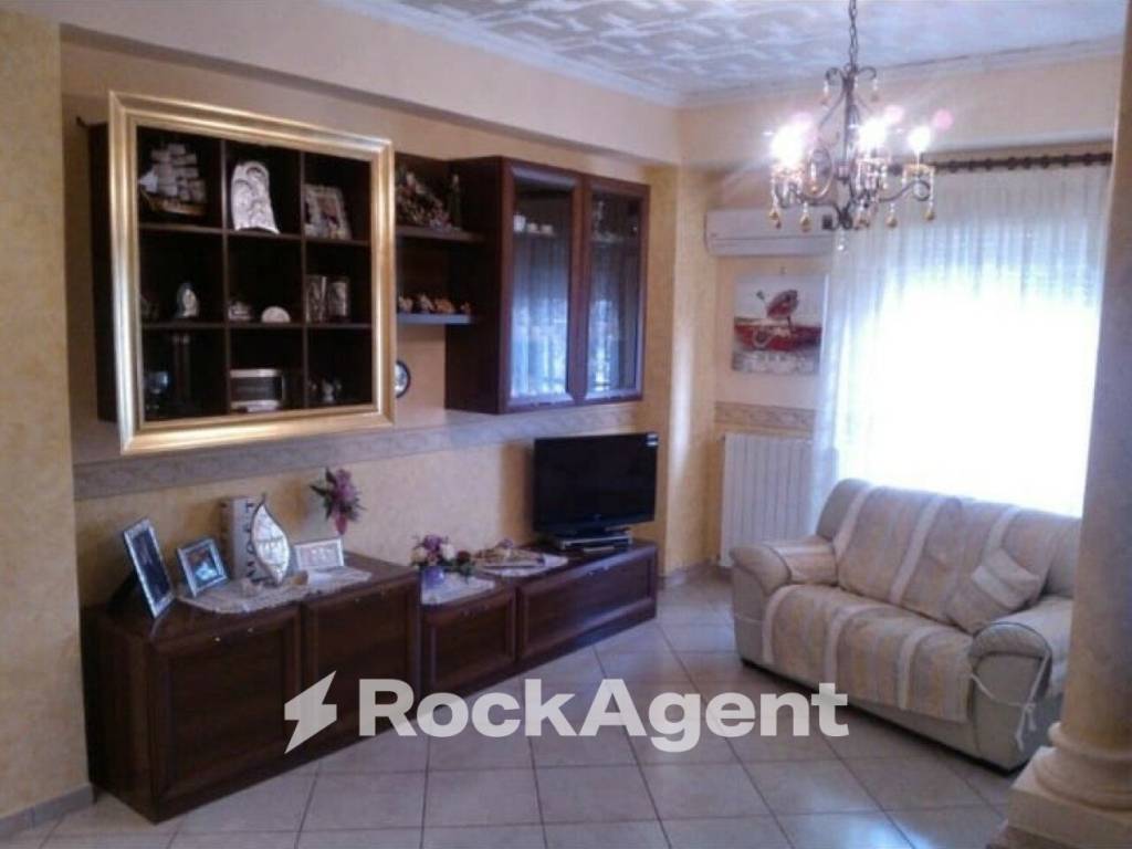 Appartamento a Catanzaro in Via Giovanni Paolo Parisio, 8 - Foto 2