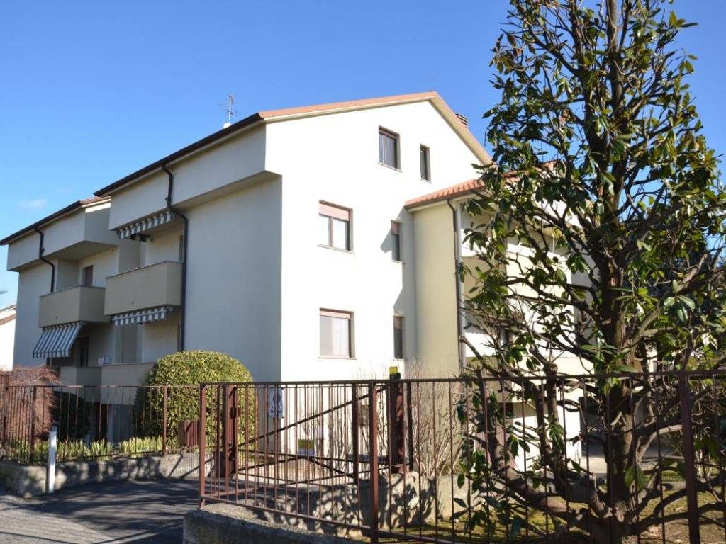 Appartamento a Vimercate in Via Monte Rosa, 29 - Foto 2