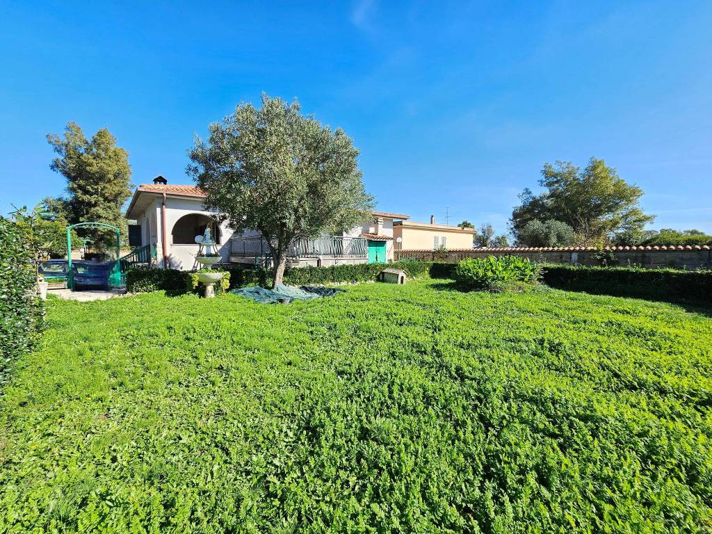 Villa a Aprilia in Via Nora - Foto 4