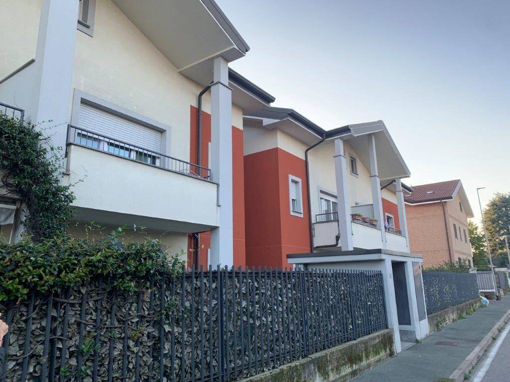 Appartamento a Uboldo in Via Dottor Luigi Comi, 67 - Foto 2