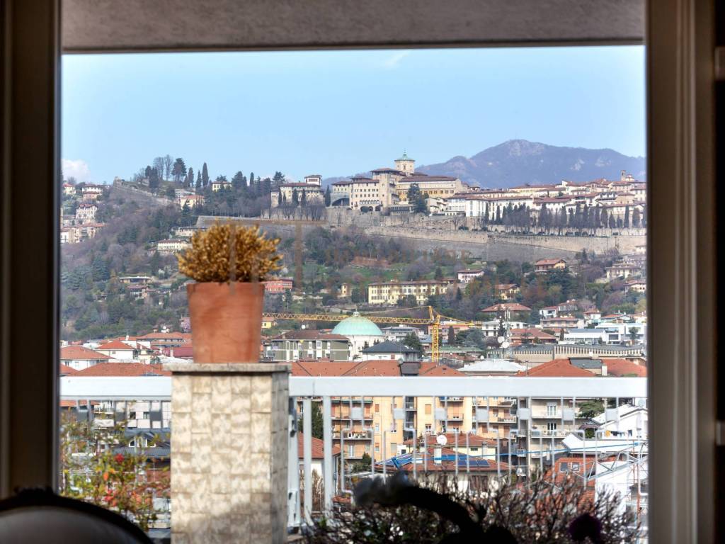 Attico / mansarda a Bergamo in Via Giosue' Carducci - Foto 3