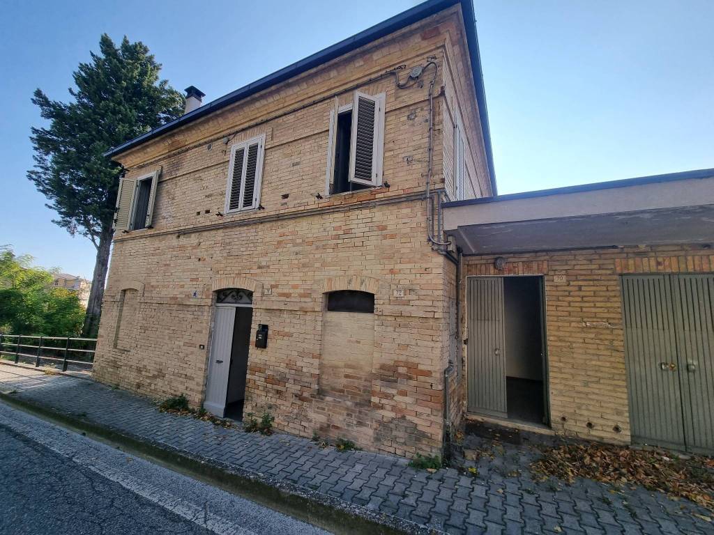 Casa indipendente a Mogliano in Via Benedetto Cairoli, 74 - Foto 2
