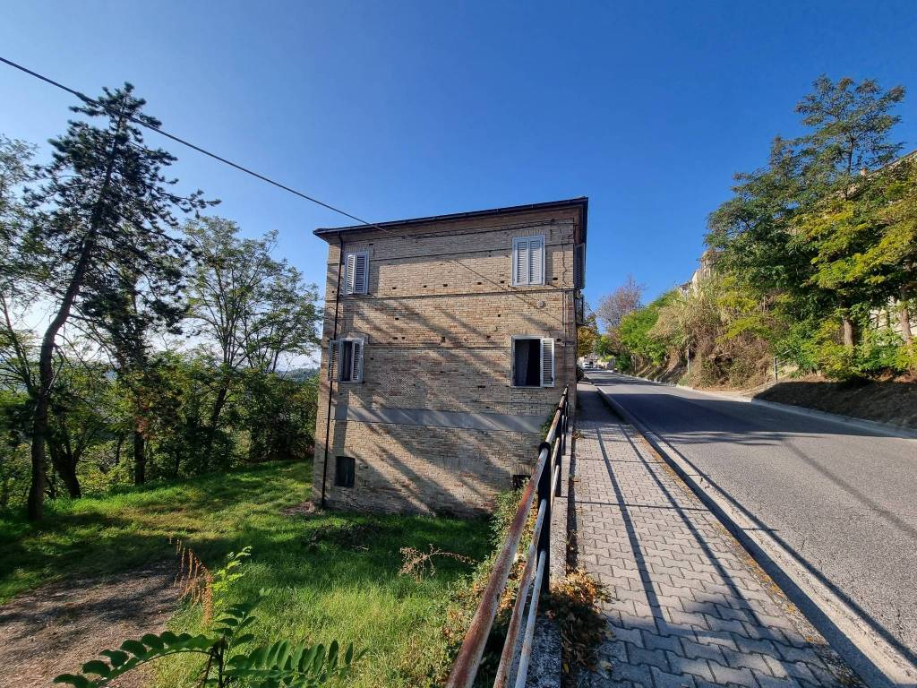Casa indipendente a Mogliano in Via Benedetto Cairoli, 74 - Foto 3