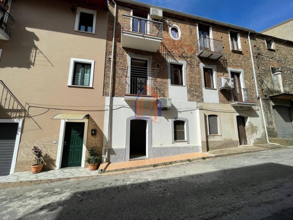 Appartamento a Lamezia terme in Via Giovanni Pascoli, 12 - Foto 2
