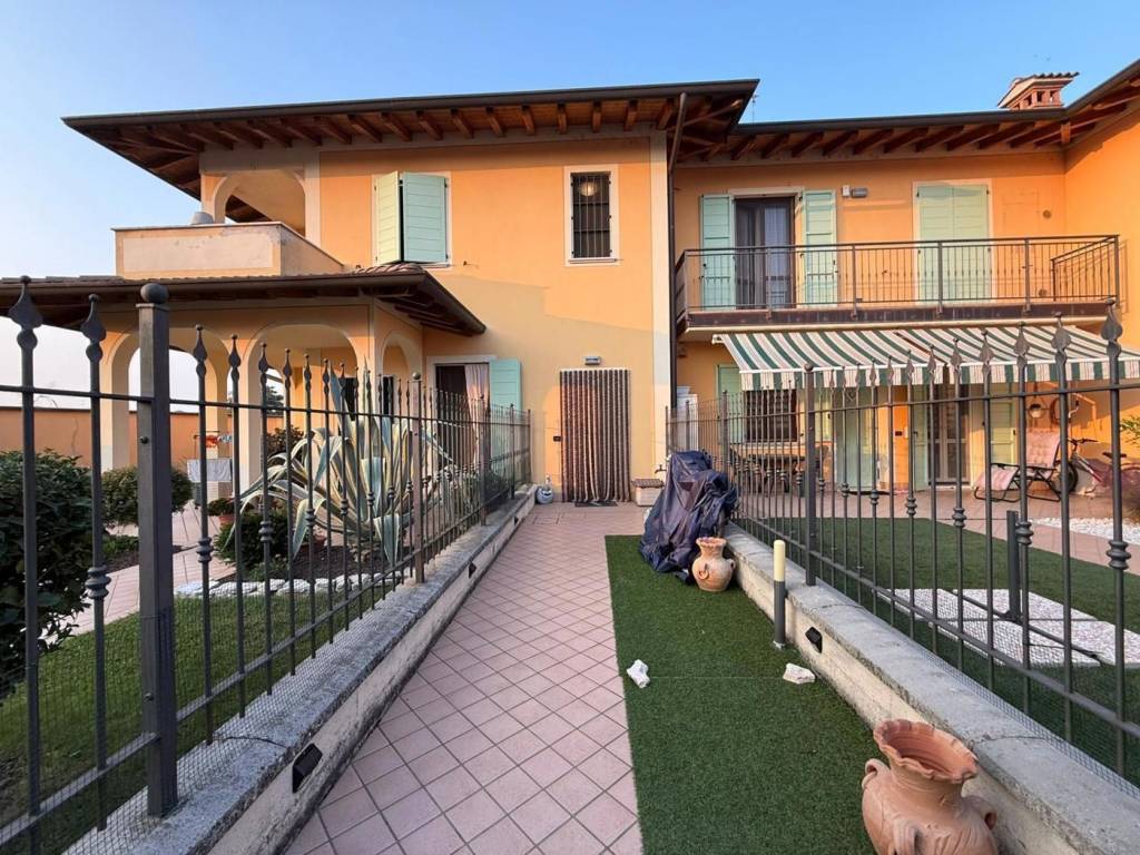 Appartamento a Castrezzato in via xxiv maggio, 30 - Foto 2