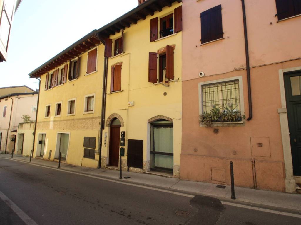 Appartamento a Desenzano del garda in Via Giuseppe Mazzini - Foto 2