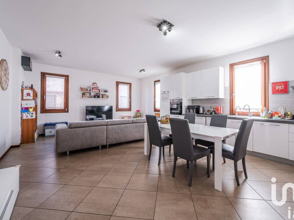 Villa a Novi di modena in Via Edmondo de Amicis, 40 - Foto 2