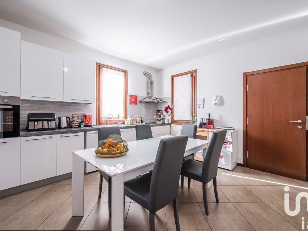Villa a Novi di modena in Via Edmondo de Amicis, 40 - Foto 3