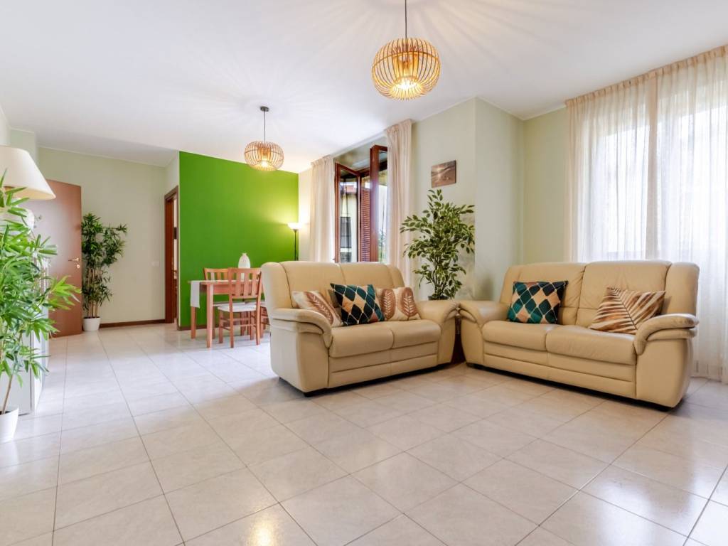 Appartamento a Tradate in Via Carlo Della Canonica, 6 - Foto 2