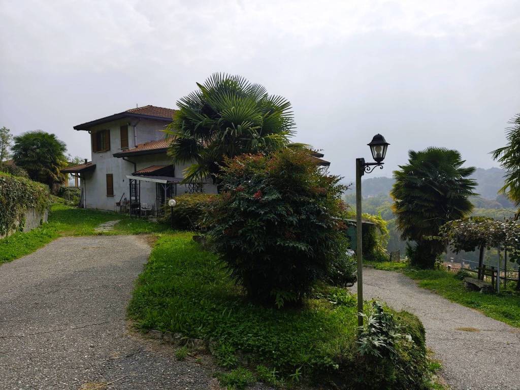 Villa a Besozzo in Via Masserano - Foto 2
