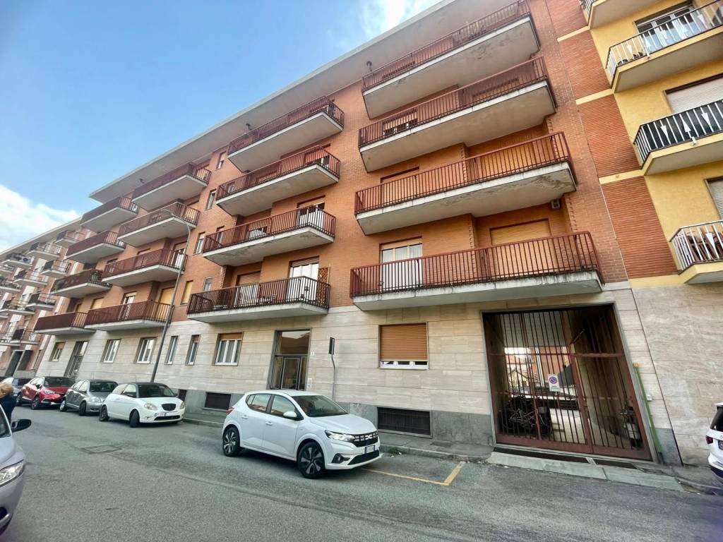 Appartamento a Pinerolo in Via Carlo Demo - Foto 2