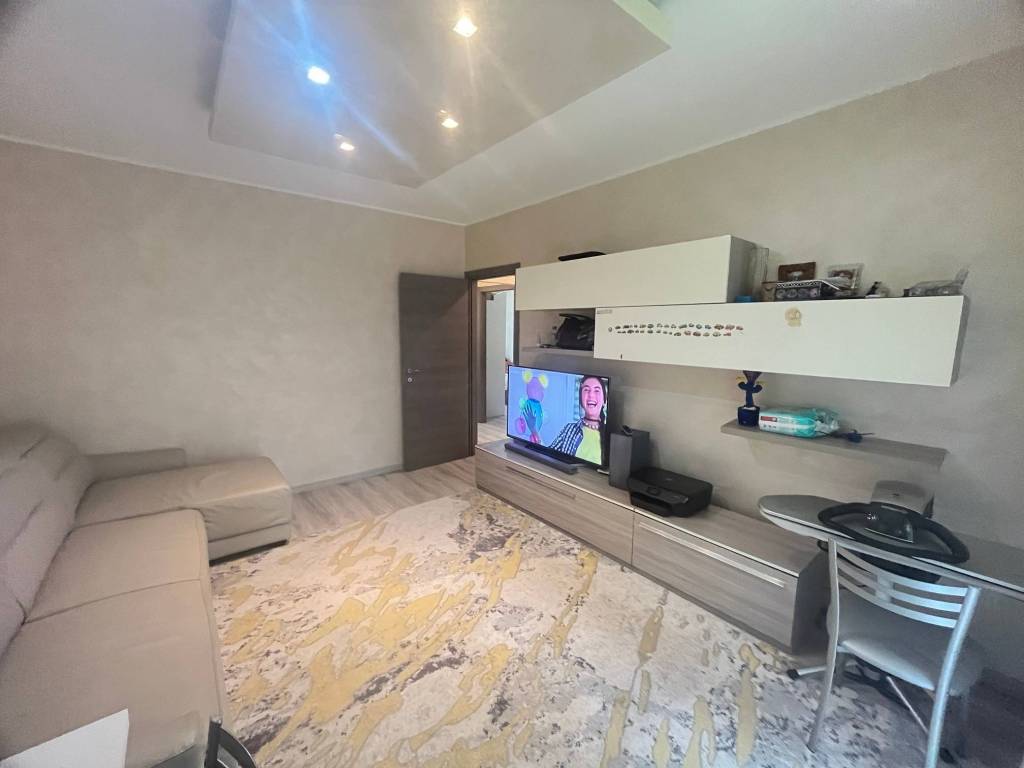 Appartamento a Saronno in Via Alessandro Volta, 149 - Foto 3