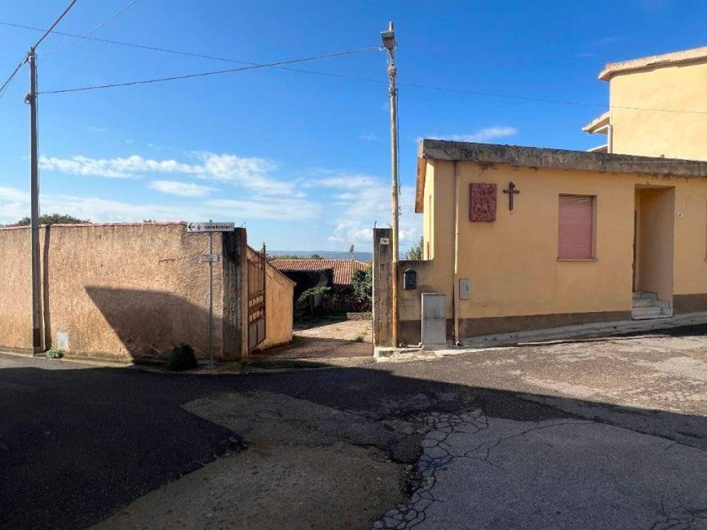 Casa indipendente a Laconi in Via Amsicora - Foto 4