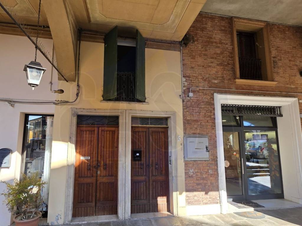 Appartamento a Bondeno in Piazza Andrea Costa, 5 - Foto 2