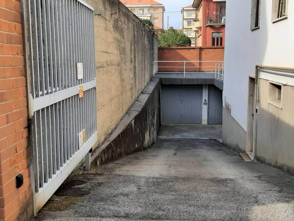 Box / garage a Pinerolo in Via Luigi Tessore - Foto 3