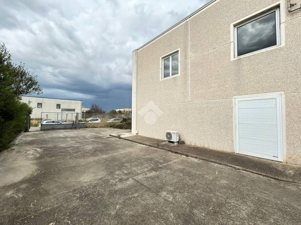 Immobile a Siamaggiore in Capannone Zona Industriale - Foto 4