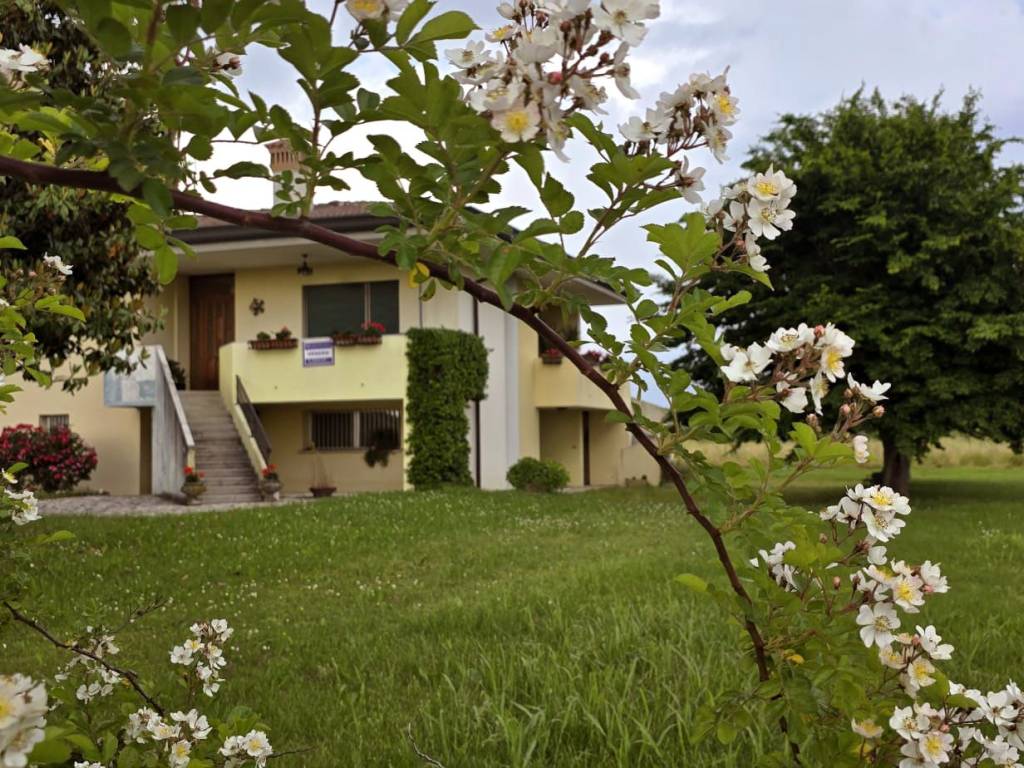Villa a Fiume veneto in Via Giacomo Leopardi, 26 - Foto 2