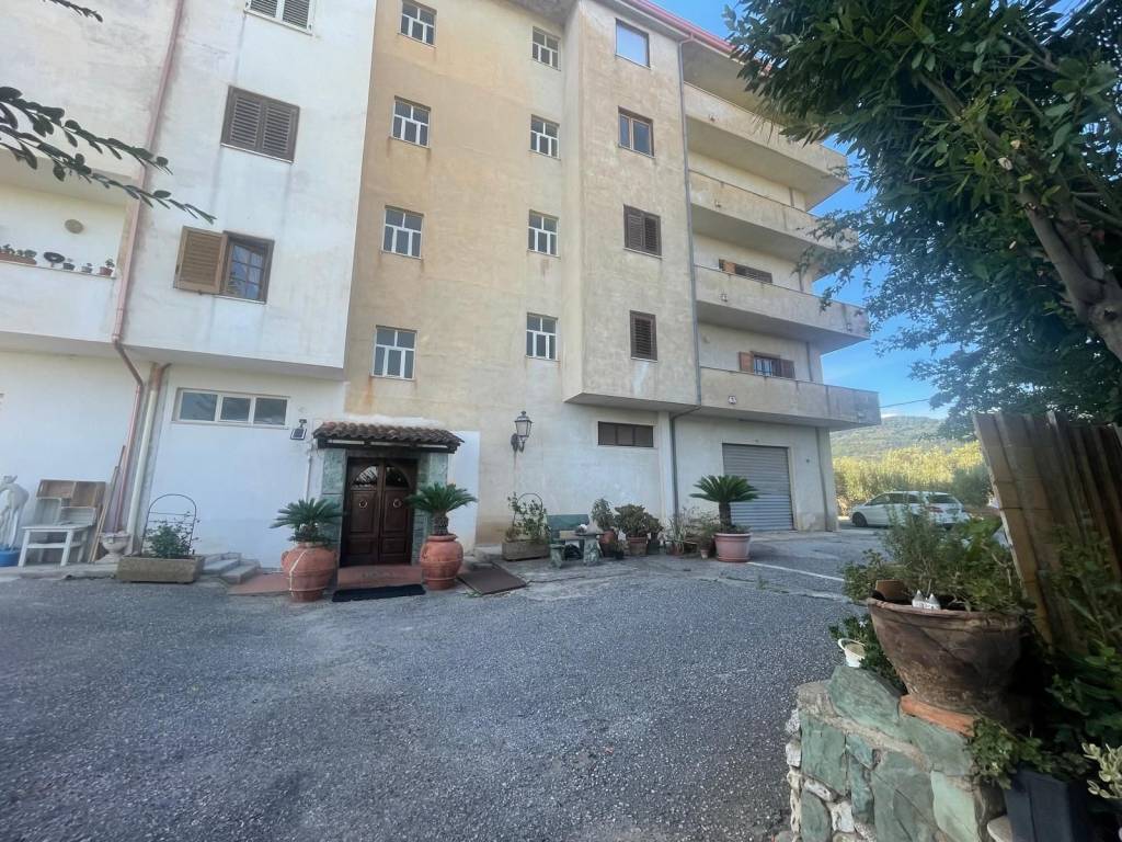 Palazzo / stabile a Lamezia terme in Via Mirella Staglianò - Foto 3