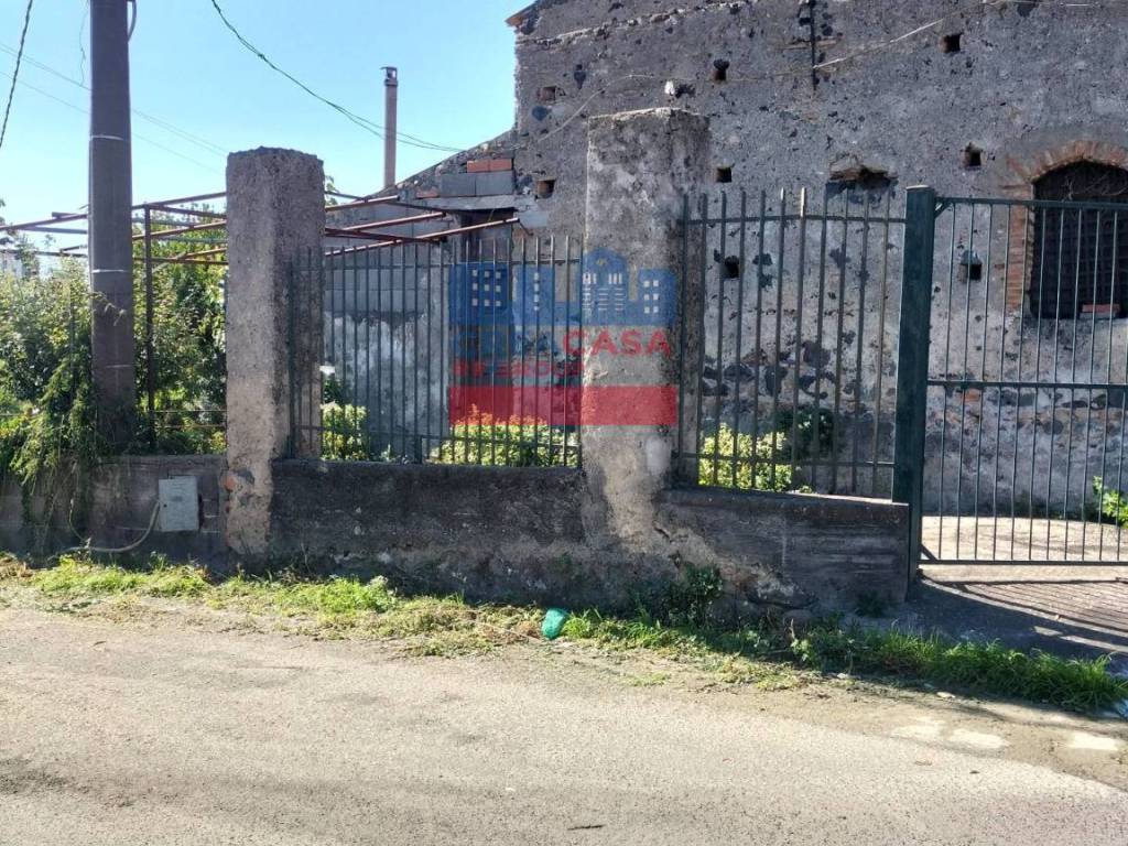 Villa a Calatabiano in strada statale 114, 19 - Foto 2