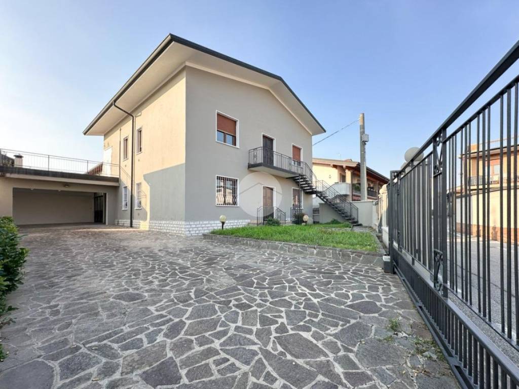 Appartamento a Castrezzato in Via G. Pascoli, 10 - Foto 3