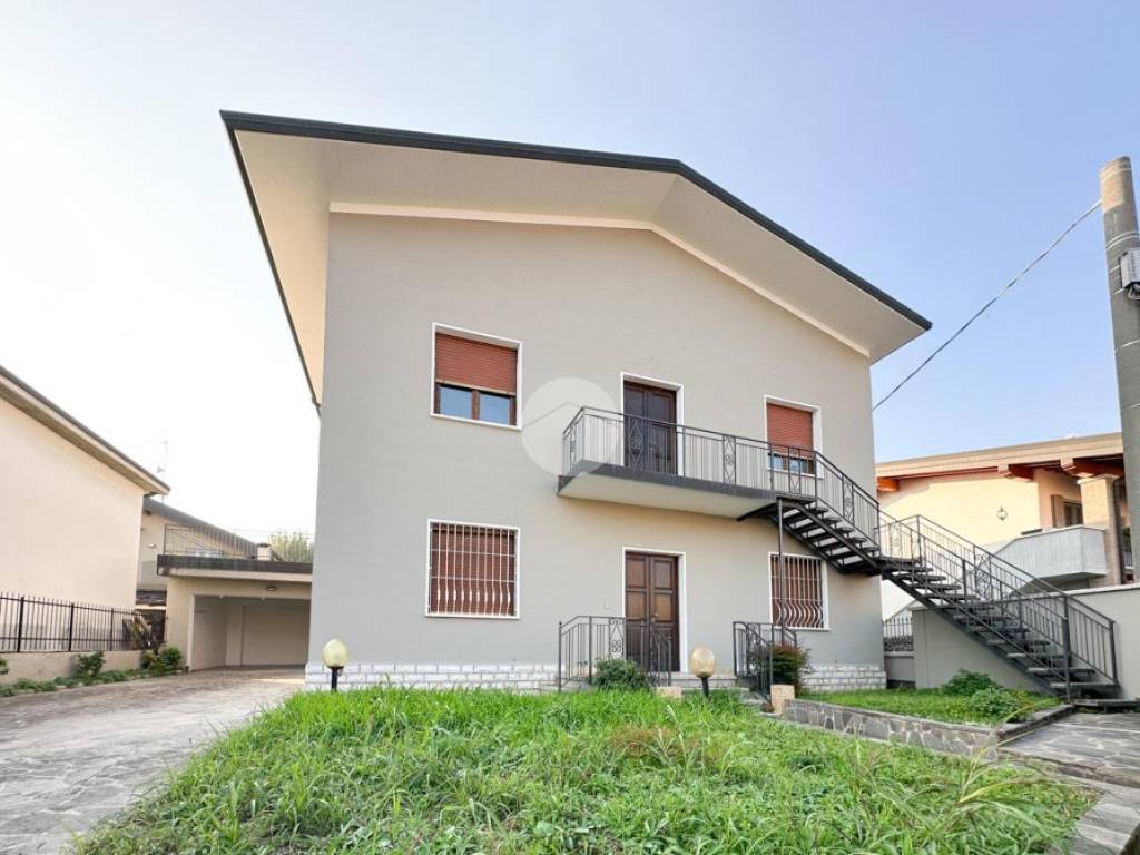 Appartamento a Castrezzato in Via G. Pascoli, 10 - Foto 4