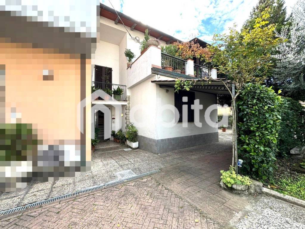 Villa a Montevarchi in VIALE CADORNA - Foto 2
