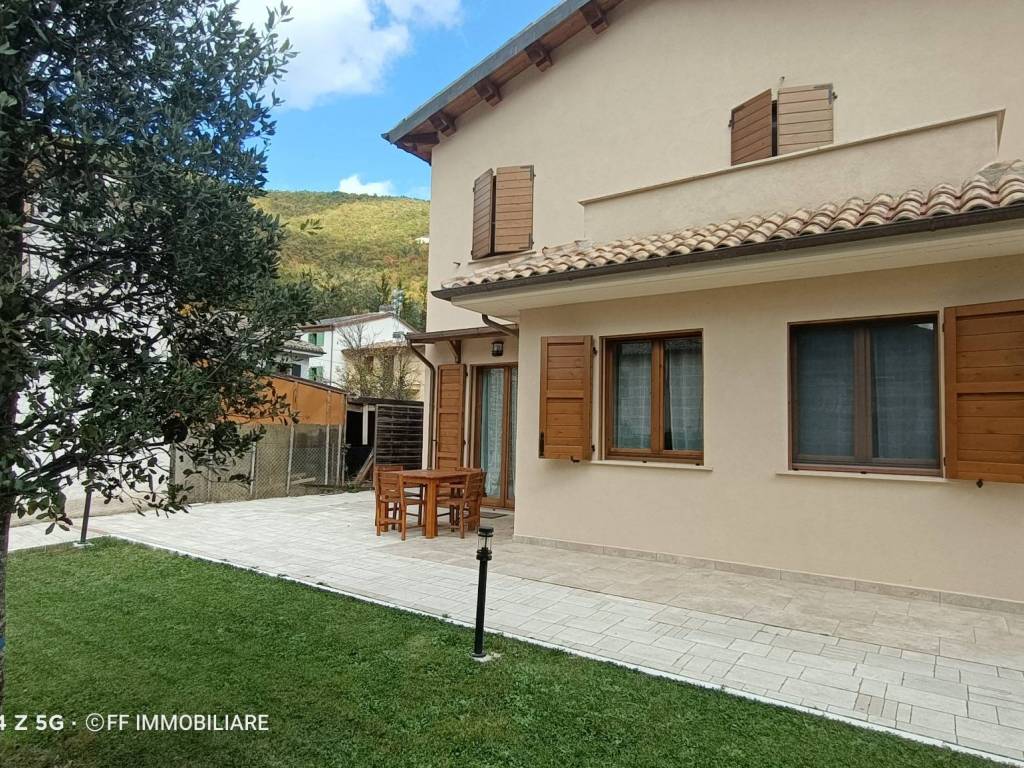 Villa a Ussita in Via Roma - Foto 2