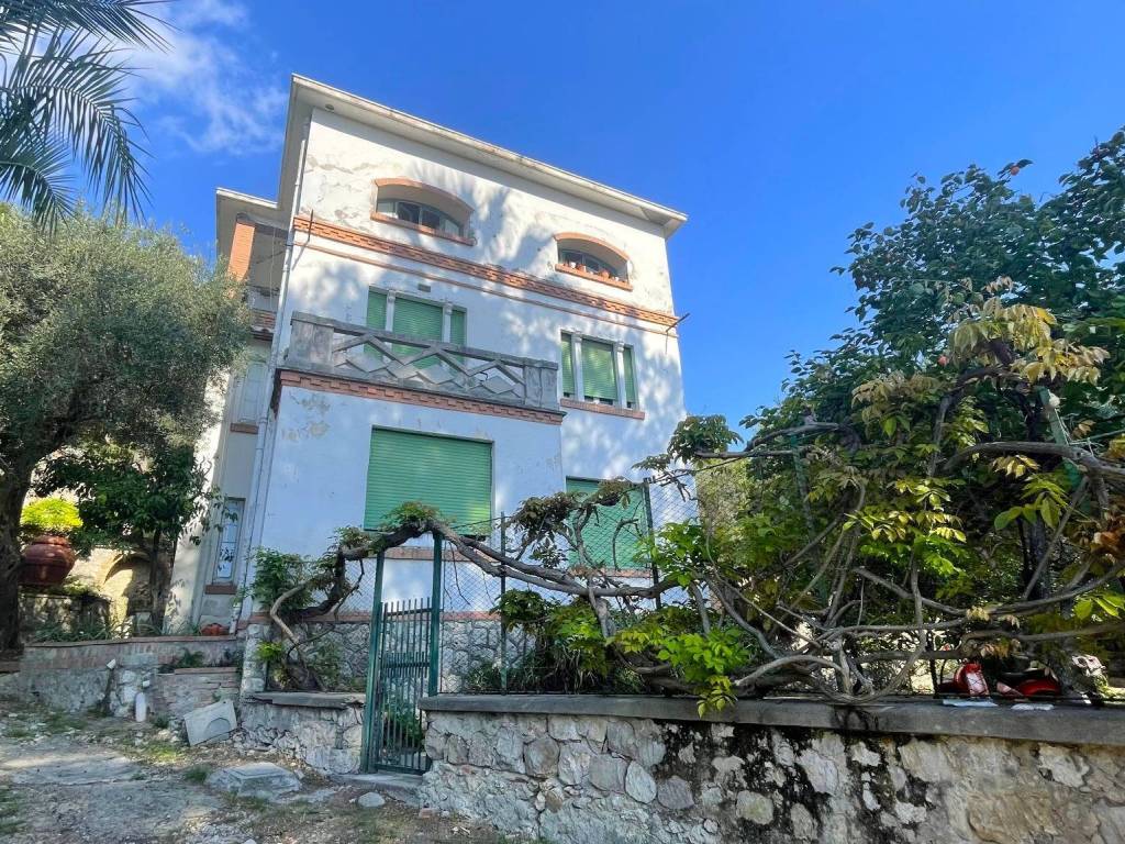 Villa a Minturno in Via Antonio Sebastiani, 276 - Foto 2