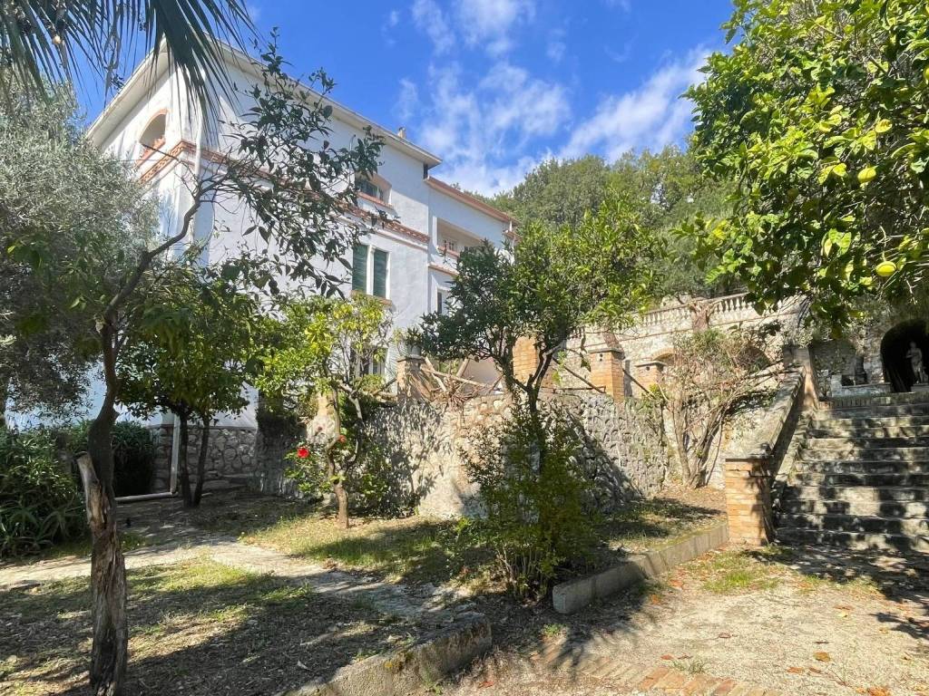 Villa a Minturno in Via Antonio Sebastiani, 276 - Foto 3