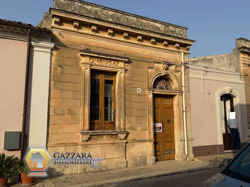 Casa indipendente a Canicattini bagni in Via Manzoni, 82 - Foto 2