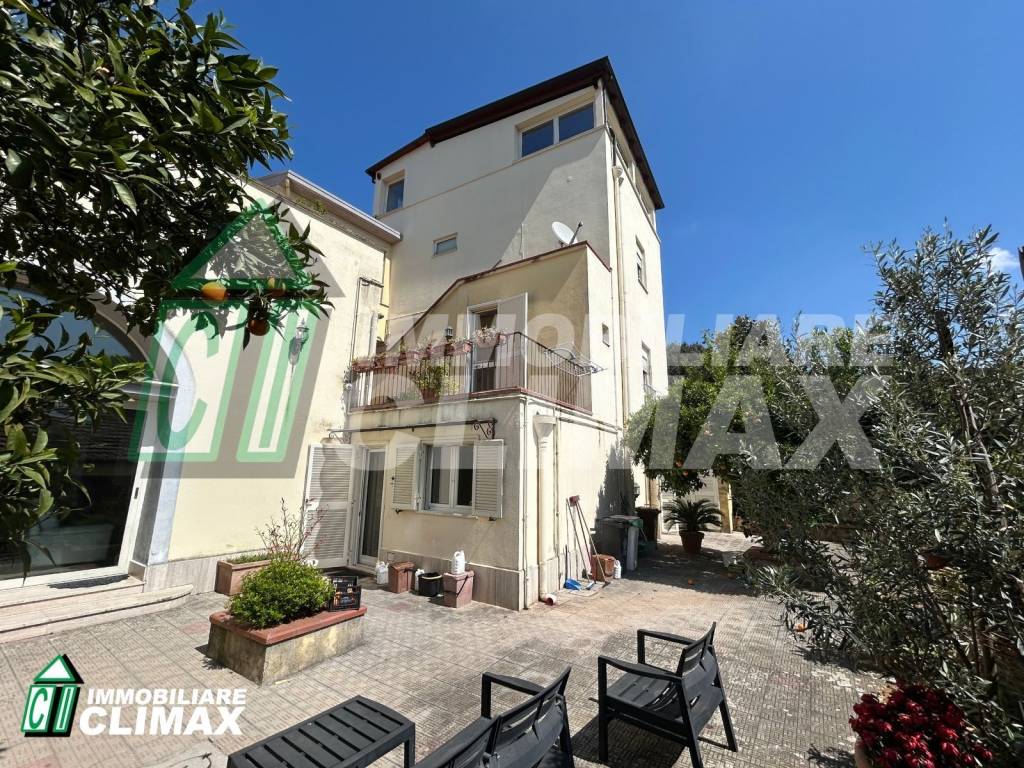 Palazzo / stabile a Caserta in Via Antonio Marino, 16 - Foto 4